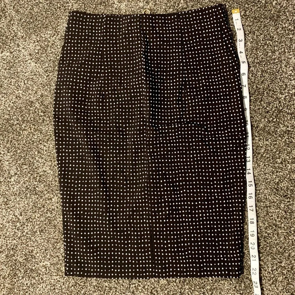 Pencil skirt, black and white